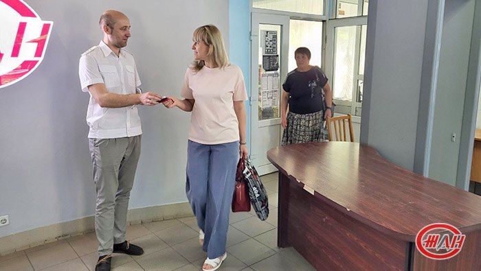 Сегодня, 11 июня, в центральном аппарате ФГУП «Железные дороги Новороссии» и в подразделениях Донецкого, Луганского и Мелитополь-Херсонского филиалов ФГУП «ЖДН» провели акцию «Российский триколор» Сегодня, 11 июня, в центральном аппарате ФГУП «Железные дороги Новороссии» и в подразделениях Донецкого, Луганского и Мелитополь-Херсонского филиалов ФГУП «ЖДН» провели акцию «Российский триколор»