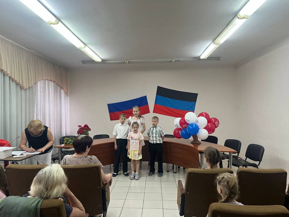 Валентин Левченко: В преддверии Дня России, сотрудниками отдела опеки и попечительства №4 Управления опеки и попечительства администрации городского округа Донецк проведено воспитательно-познавательное мероприятие для детей Валентин Левченко: В преддверии Дня России, сотрудниками отдела опеки и попечительства №4 Управления опеки и попечительства администрации городского округа Донецк проведено воспитательно-познавательное мероприятие для детей