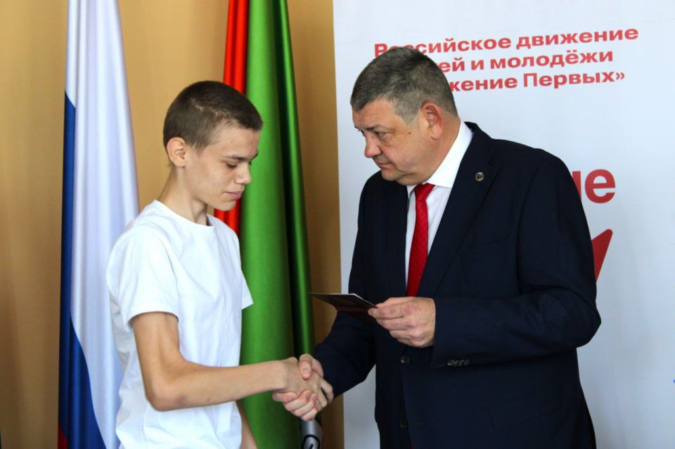 Иван Приходько: Сегодня, 12 июня, в Горловке состоялось торжественное поднятие флага Российской Федерации, приуроченное к празднованию Дня России Иван Приходько: Сегодня, 12 июня, в Горловке состоялось торжественное поднятие флага Российской Федерации, приуроченное к празднованию Дня России