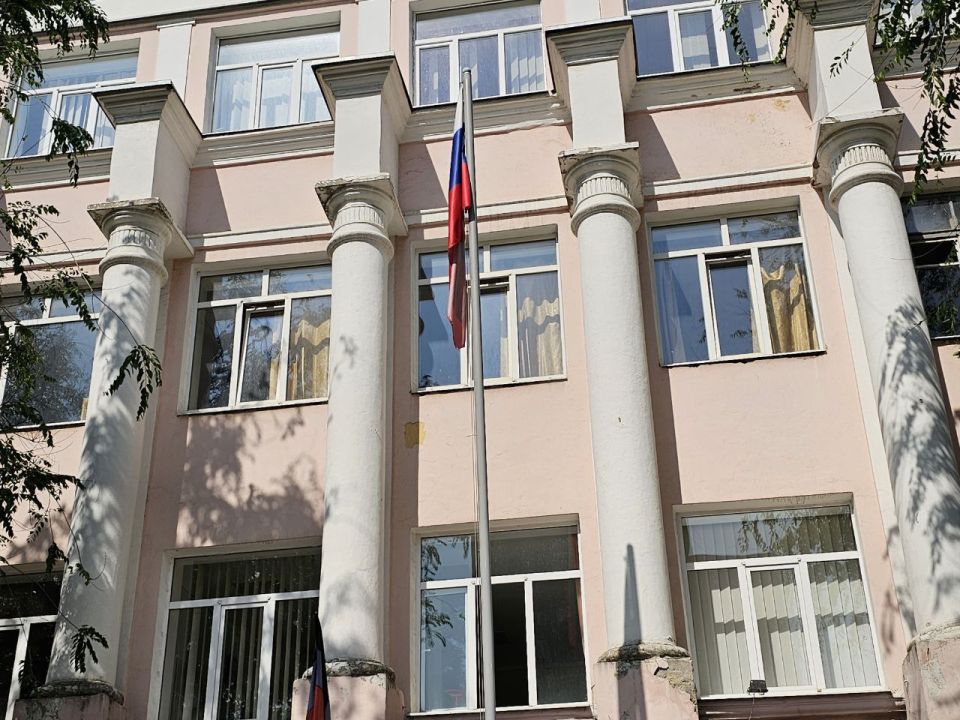 Татьяна Копылова: В Ворошиловском внутригородском районе города Донецка прошла церемония поднятия государственного флага Татьяна Копылова: В Ворошиловском внутригородском районе города Донецка прошла церемония поднятия государственного флага