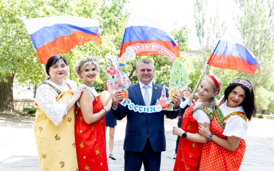МОЛОДЁЖЬ — БУДУЩЕЕ РОССИИ! МОЛОДЁЖЬ — БУДУЩЕЕ РОССИИ!
