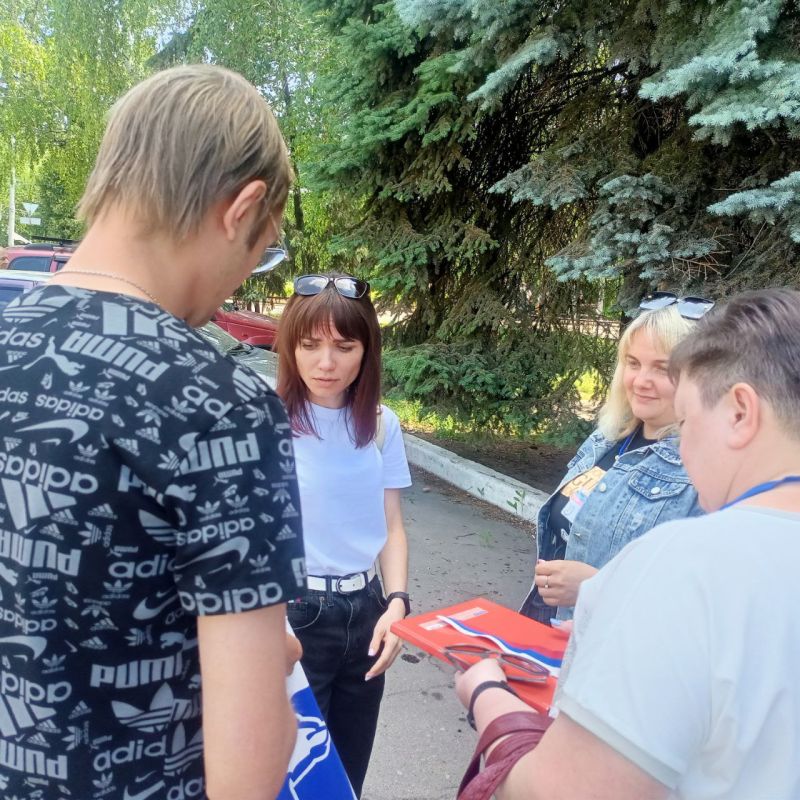 11 июня в преддверие Дня России, под эгидой Всероссийской политической партии «Единая Россия», по партийному проекту «Историческая память», в Кировском внутригородском районе городского округа Макеевка Донецкой Народной... 11 июня в преддверие Дня России, под эгидой Всероссийской политической партии «Единая Россия», по партийному проекту «Историческая память», в Кировском внутригородском районе городского округа Макеевка Донецкой Народной...
