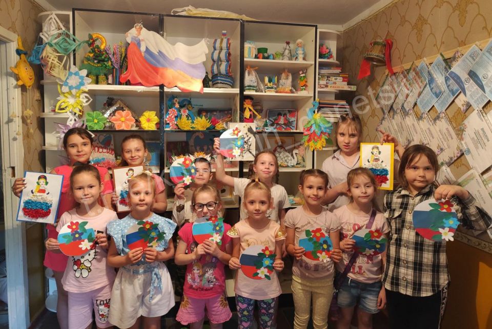 В преддверии Дня России в донецких учреждениях дополнительного образования прошли разнообразные тематические мероприятия В преддверии Дня России в донецких учреждениях дополнительного образования прошли разнообразные тематические мероприятия