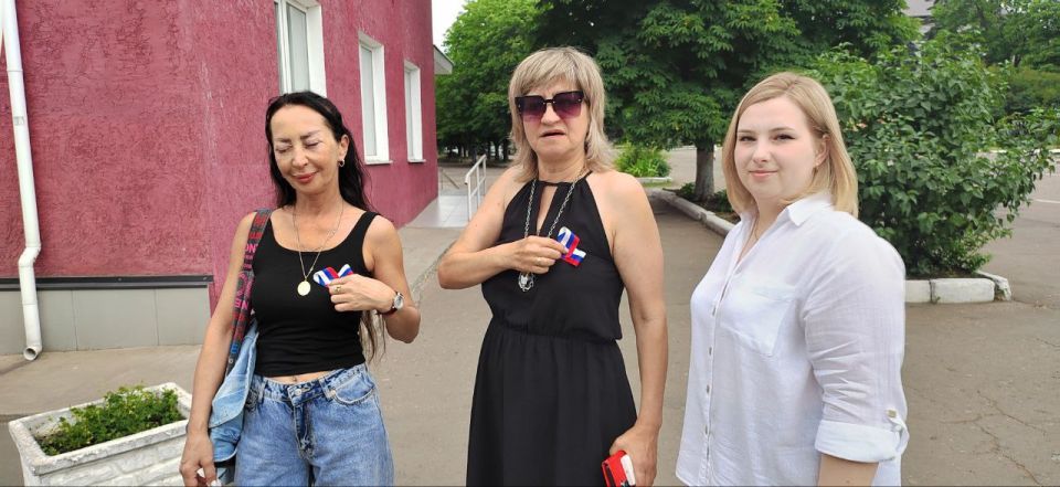 "Сила в поддержке".. В городском округе Дебальцево прошла трогательная акция "Сердце России", приуроченная ко Дню России, которая объединила жителей в поддержке участников специальной военной операции, многодетных мам и... "Сила в поддержке".. В городском округе Дебальцево прошла трогательная акция "Сердце России", приуроченная ко Дню России, которая объединила жителей в поддержке участников специальной военной операции, многодетных мам и...