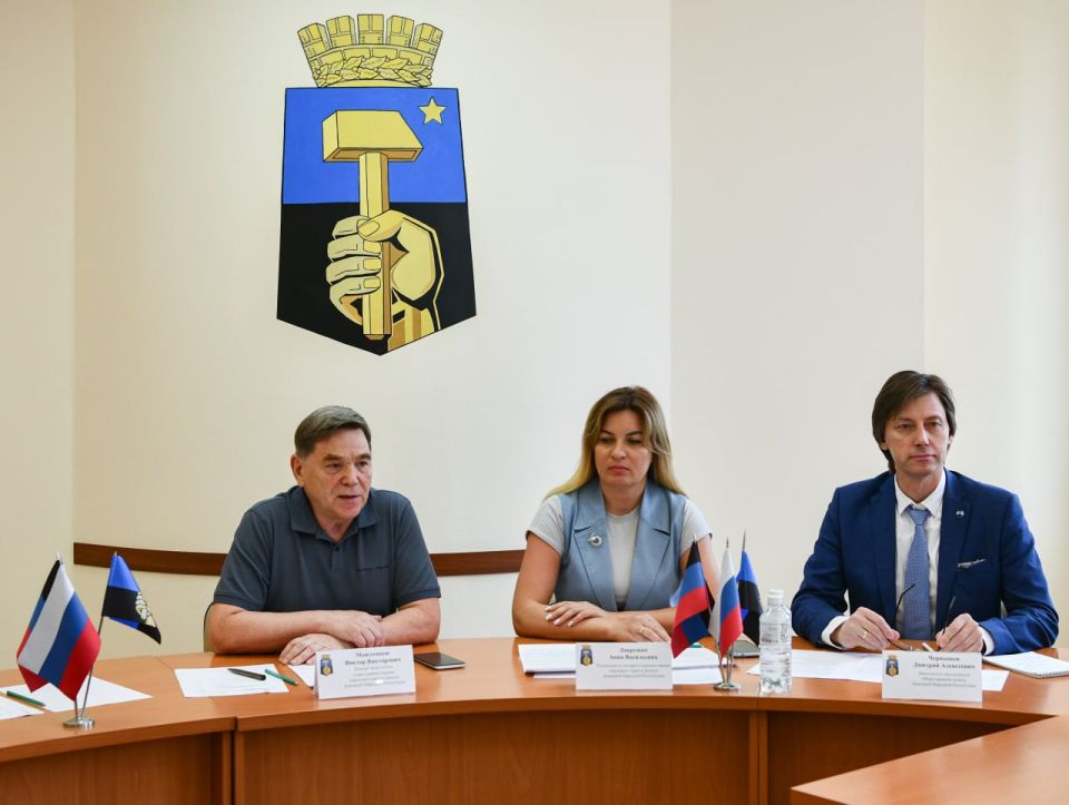 В столице Республики наряду с другими муниципалитетами заработал общественный совет В столице Республики наряду с другими муниципалитетами заработал общественный совет