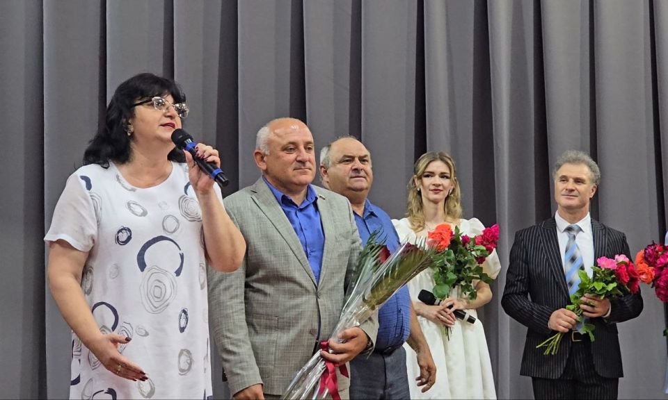 Россия.... В одном этом слове — вся наша история, вся наша боль и вся наша надежда! В Мангушском муниципальном округе, в рамках проекта «Культура малой Родины», состоялось торжественное мероприятие ко Дню России Россия.... В одном этом слове — вся наша история, вся наша боль и вся наша надежда! В Мангушском муниципальном округе, в рамках проекта «Культура малой Родины», состоялось торжественное мероприятие ко Дню России