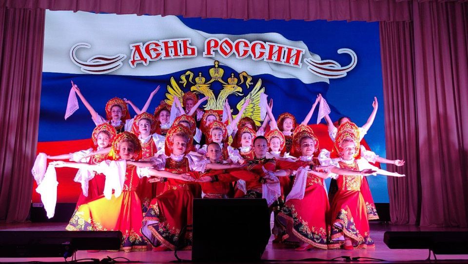 Наталья Великодная: В День России в Тельмановском РДК состоялся праздничный концерт, посвященный нашей великой и могучей, любимой и родной державе Наталья Великодная: В День России в Тельмановском РДК состоялся праздничный концерт, посвященный нашей великой и могучей, любимой и родной державе