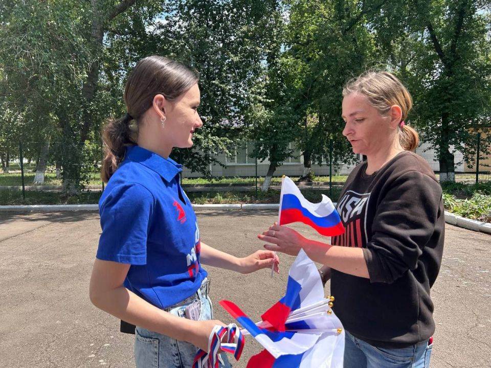 В Кировском прошла Акция «Российский триколор» В Кировском прошла Акция «Российский триколор»