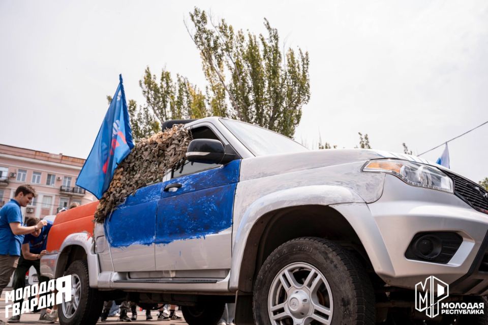 В центре Донецка прошёл автопробег в честь Дня России В центре Донецка прошёл автопробег в честь Дня России