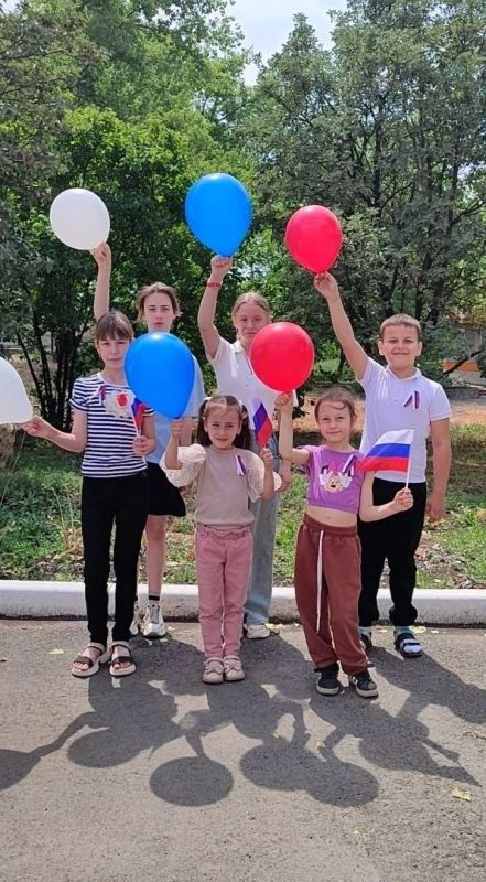 Александр Качанов: В учреждениях культуры Докучаевска отметили День России Александр Качанов: В учреждениях культуры Докучаевска отметили День России