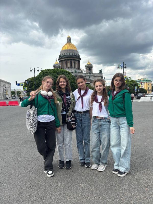 Мариупольские школьники познакомились с Петербургом Мариупольские школьники познакомились с Петербургом