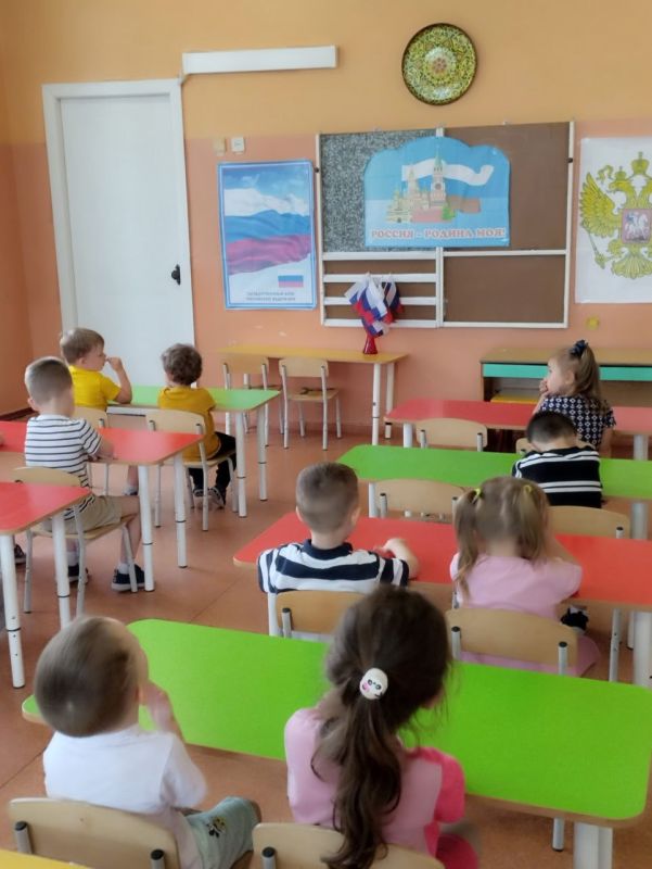 Маленькие жители Ждановки подготовились к Дню России Маленькие жители Ждановки подготовились к Дню России