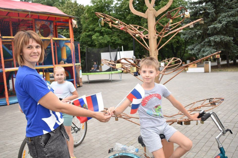 В Кировском прошла Акция «Российский триколор» В Кировском прошла Акция «Российский триколор»