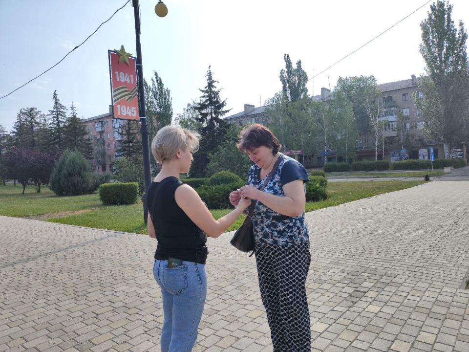 В Центрально-Городском внутригородском районе города Горловка прошла патриотическая акция «Российский триколор» В Центрально-Городском внутригородском районе города Горловка прошла патриотическая акция «Российский триколор»