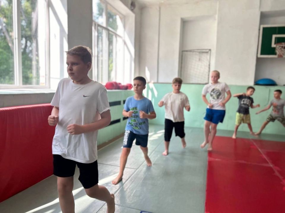 Вчера в рамках партийного проекта «Детский спорт» и месячника спорта «Спортивный Донбасс», в Ясиноватой прошел мастер-класс по вольной борьбе Вчера в рамках партийного проекта «Детский спорт» и месячника спорта «Спортивный Донбасс», в Ясиноватой прошел мастер-класс по вольной борьбе