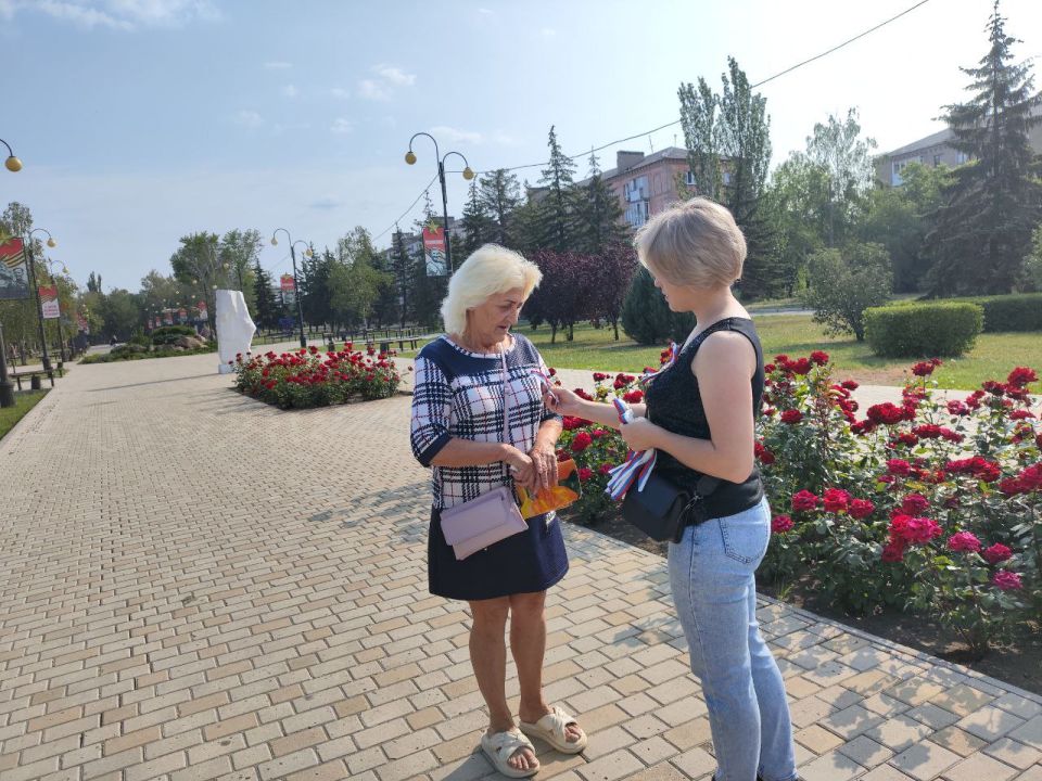 В Центрально-Городском внутригородском районе города Горловка прошла патриотическая акция «Российский триколор» В Центрально-Городском внутригородском районе города Горловка прошла патриотическая акция «Российский триколор»