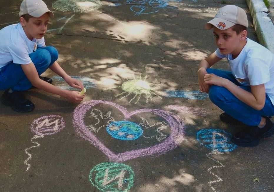 «Россия в красках»: Юные таланты Ворошиловского района поздравляют с Днем России! «Россия в красках»: Юные таланты Ворошиловского района поздравляют с Днем России!