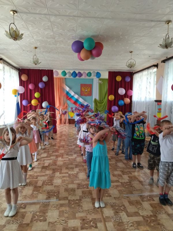 11 июня, в ГКДОУ «Детский сад № 31 «Радость» г.о. Торез» ДНР прошло музыкально-познавательное мероприятие «День России – главный праздник великой страны» 11 июня, в ГКДОУ «Детский сад № 31 «Радость» г.о. Торез» ДНР прошло музыкально-познавательное мероприятие «День России – главный праздник великой страны»