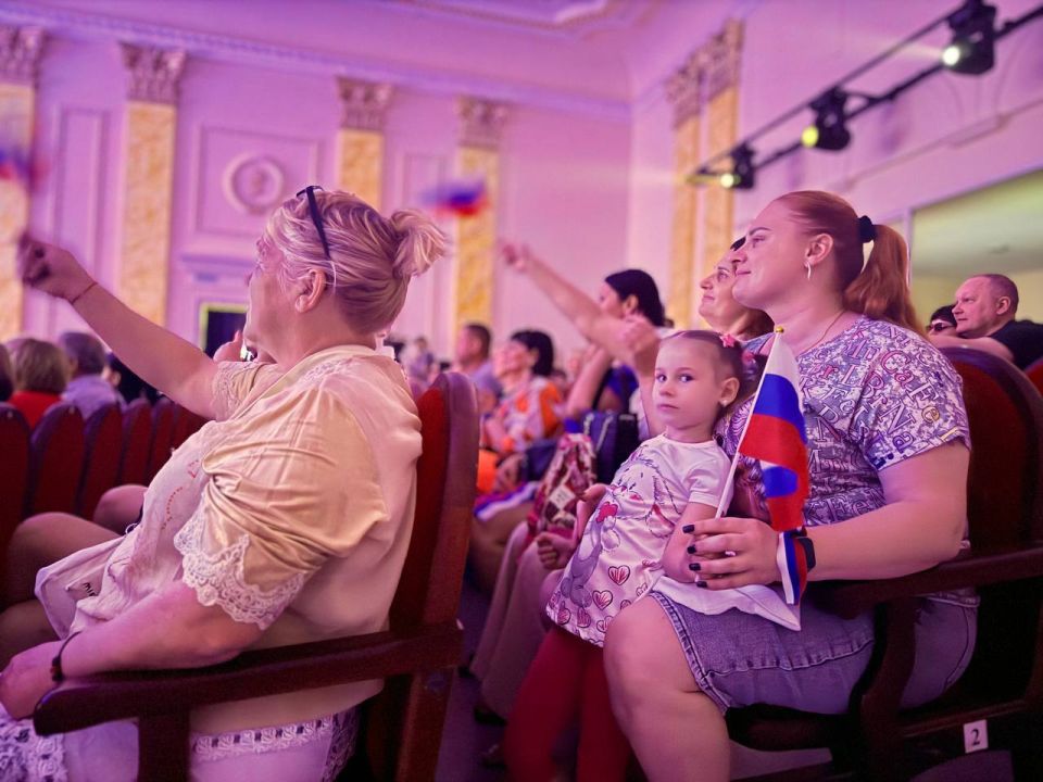 Александр Шатов: Шахтерск отметил День России! Александр Шатов: Шахтерск отметил День России!