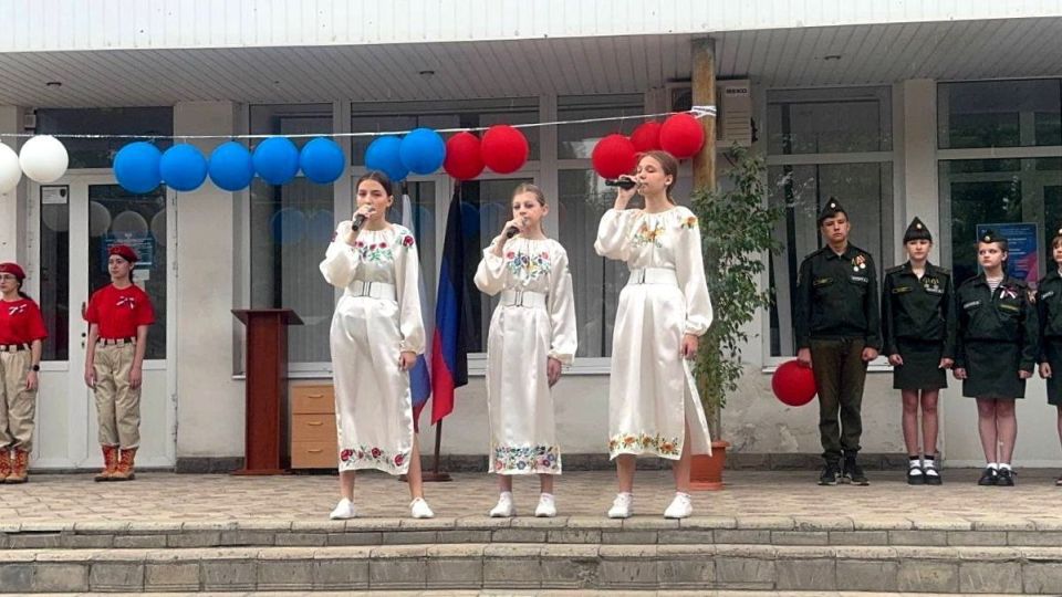 Сергей Литвинов: В Ждановке прошла тематическая программа ко Дню России «Гордость моя, Россия!» Сергей Литвинов: В Ждановке прошла тематическая программа ко Дню России «Гордость моя, Россия!»