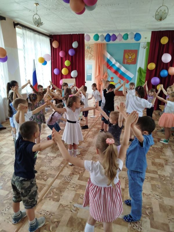 11 июня, в ГКДОУ «Детский сад № 31 «Радость» г.о. Торез» ДНР прошло музыкально-познавательное мероприятие «День России – главный праздник великой страны» 11 июня, в ГКДОУ «Детский сад № 31 «Радость» г.о. Торез» ДНР прошло музыкально-познавательное мероприятие «День России – главный праздник великой страны»