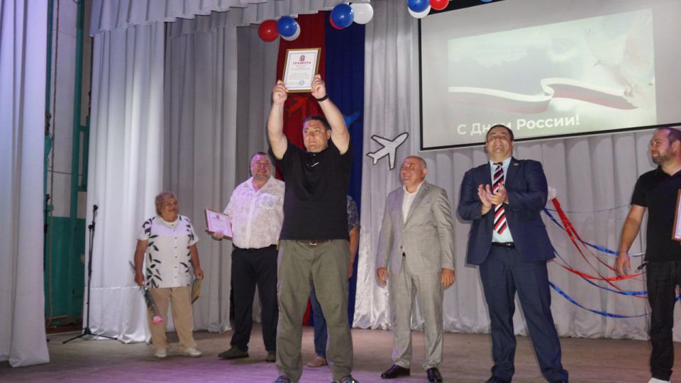 Россия.... В одном этом слове — вся наша история, вся наша боль и вся наша надежда! В Мангушском муниципальном округе, в рамках проекта «Культура малой Родины», состоялось торжественное мероприятие ко Дню России Россия.... В одном этом слове — вся наша история, вся наша боль и вся наша надежда! В Мангушском муниципальном округе, в рамках проекта «Культура малой Родины», состоялось торжественное мероприятие ко Дню России