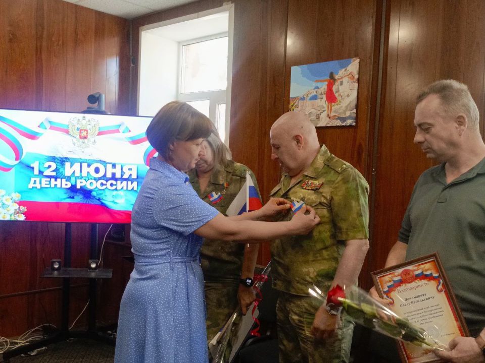 В преддверии празднования Дня России Администрация Краснолиманского муниципального округа совместно с Отделом культуры приняли участие во Всероссийских акциях: В преддверии празднования Дня России Администрация Краснолиманского муниципального округа совместно с Отделом культуры приняли участие во Всероссийских акциях: