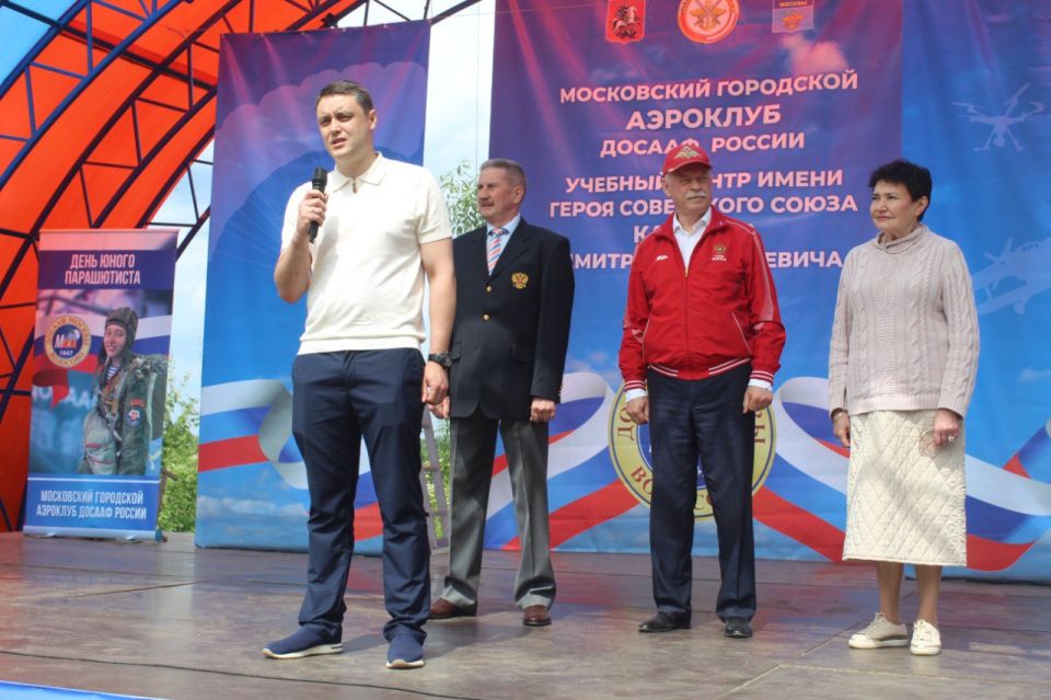 День России на аэродроме Волосово: новые традиции и живая память о героях День России на аэродроме Волосово: новые традиции и живая память о героях