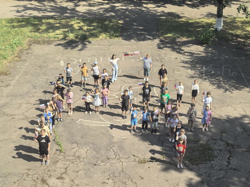 День России. Ежегодно 12 июня наша страна отмечает важный государственный праздник — День России. Указом Президента Российской Федерации от 2 июня 1994 года № 1113 «О государственном празднике Российской Федерации» 12 июня... День России. Ежегодно 12 июня наша страна отмечает важный государственный праздник — День России. Указом Президента Российской Федерации от 2 июня 1994 года № 1113 «О государственном празднике Российской Федерации» 12 июня...