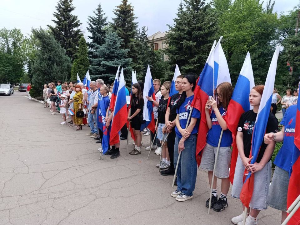 Сергей Литвинов: В Ждановке прошла тематическая программа ко Дню России «Гордость моя, Россия!» Сергей Литвинов: В Ждановке прошла тематическая программа ко Дню России «Гордость моя, Россия!»