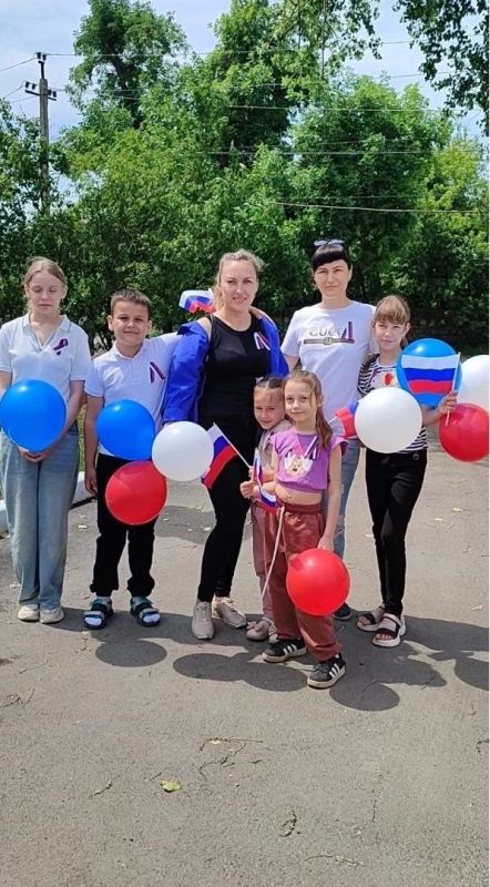 Александр Качанов: В учреждениях культуры Докучаевска отметили День России Александр Качанов: В учреждениях культуры Докучаевска отметили День России