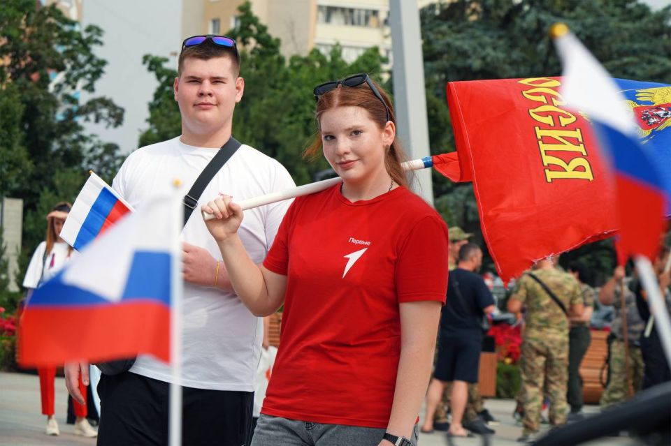 В Мариуполе торжественно отмечают День России В Мариуполе торжественно отмечают День России