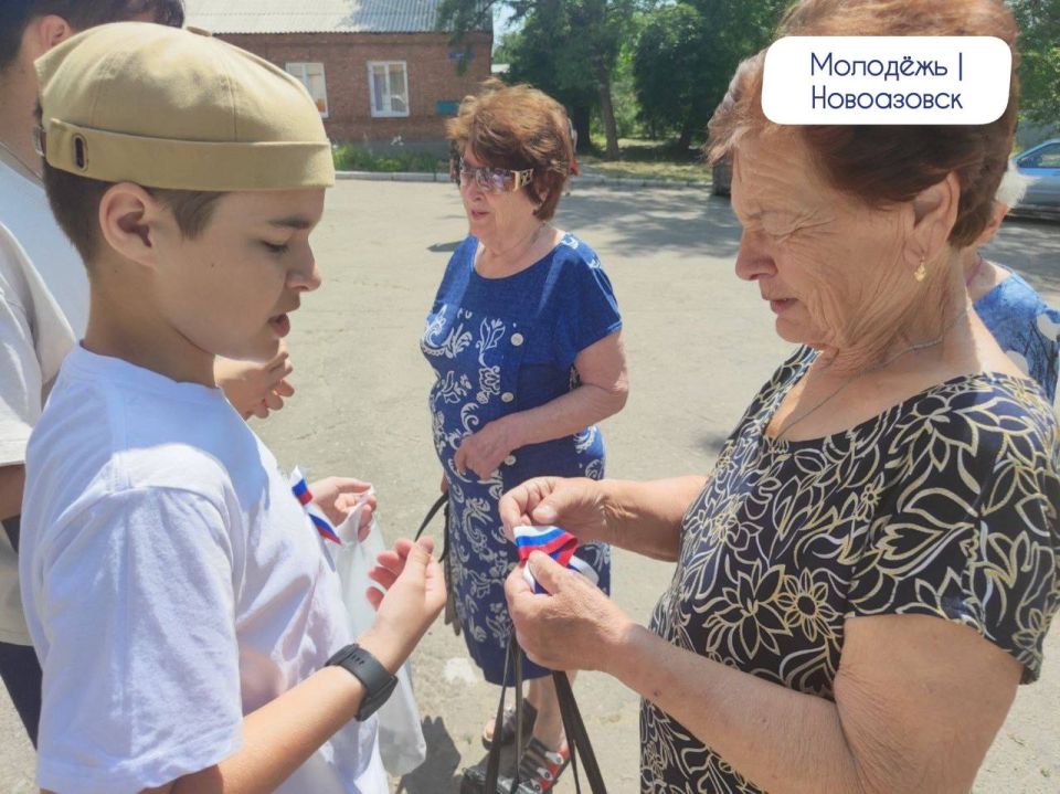 В День России сектор молодёжной политики и активная молодёжь поздравляет с праздником! В День России сектор молодёжной политики и активная молодёжь поздравляет с праздником!