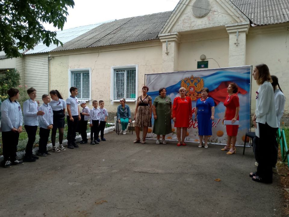 12 июня, в День России, в совхозе "Докучаевский" прошли праздничные мероприятия, организованные активистами первичного отделения №146 Докучаевского местного отделения Партии "Единая Россия" 12 июня, в День России, в совхозе "Докучаевский" прошли праздничные мероприятия, организованные активистами первичного отделения №146 Докучаевского местного отделения Партии "Единая Россия"