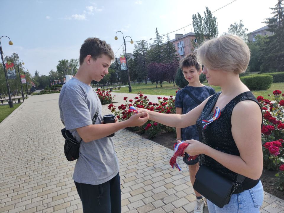 В Центрально-Городском внутригородском районе города Горловка прошла патриотическая акция «Российский триколор» В Центрально-Городском внутригородском районе города Горловка прошла патриотическая акция «Российский триколор»
