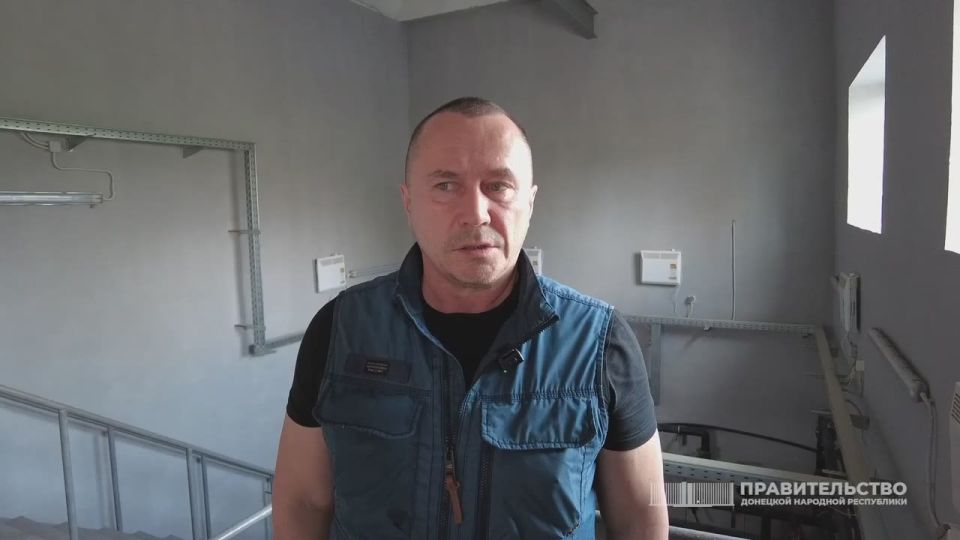 Дмитрий Бердников: Сегодня в День России поздравил трудовой коллектив «Воды Донбасса» с праздником, тех, кто встречает его на трудовом посту, обеспечивая непрерывную работу предприятия
