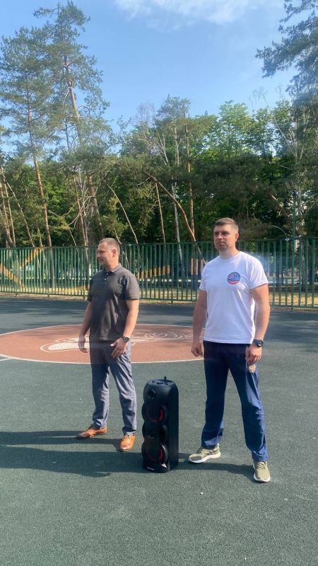 Виктория Жукова: Сегодня к утренней зарядке присоединились родители наших воспитанников ! Виктория Жукова: Сегодня к утренней зарядке присоединились родители наших воспитанников !