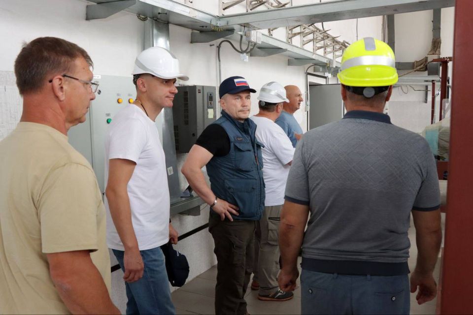 Дмитрий Бердников: Сегодня в День России поздравил трудовой коллектив «Воды Донбасса» с праздником, тех, кто встречает его на трудовом посту, обеспечивая непрерывную работу предприятия Дмитрий Бердников: Сегодня в День России поздравил трудовой коллектив «Воды Донбасса» с праздником, тех, кто встречает его на трудовом посту, обеспечивая непрерывную работу предприятия
