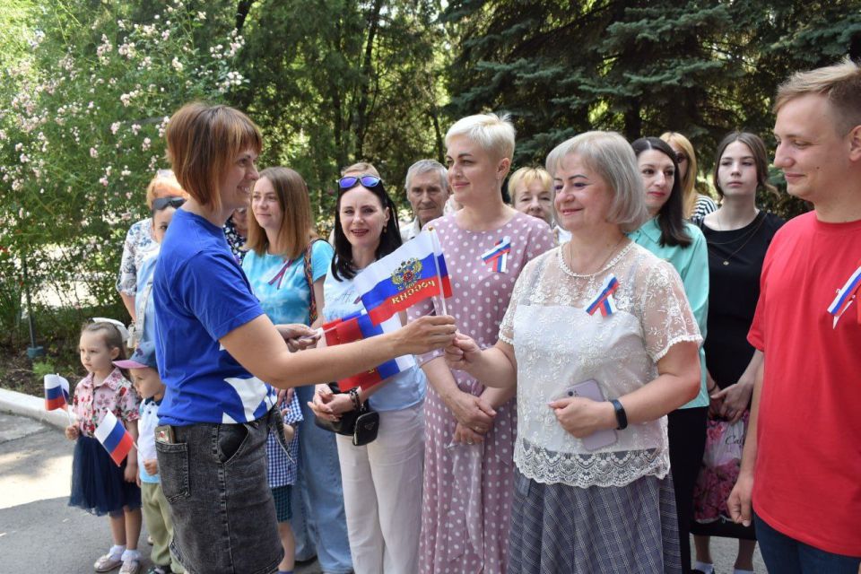 В Кировском прошла Акция «Российский триколор» В Кировском прошла Акция «Российский триколор»