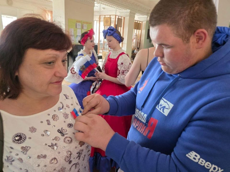 В Докучаевске прошла акция «Сердце России» В Докучаевске прошла акция «Сердце России»