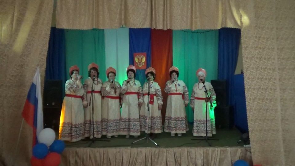 12 июня в Светлодарском ДК п.Новолуганское прошёл праздничный концерт, посвящённый Дню России 12 июня в Светлодарском ДК п.Новолуганское прошёл праздничный концерт, посвящённый Дню России