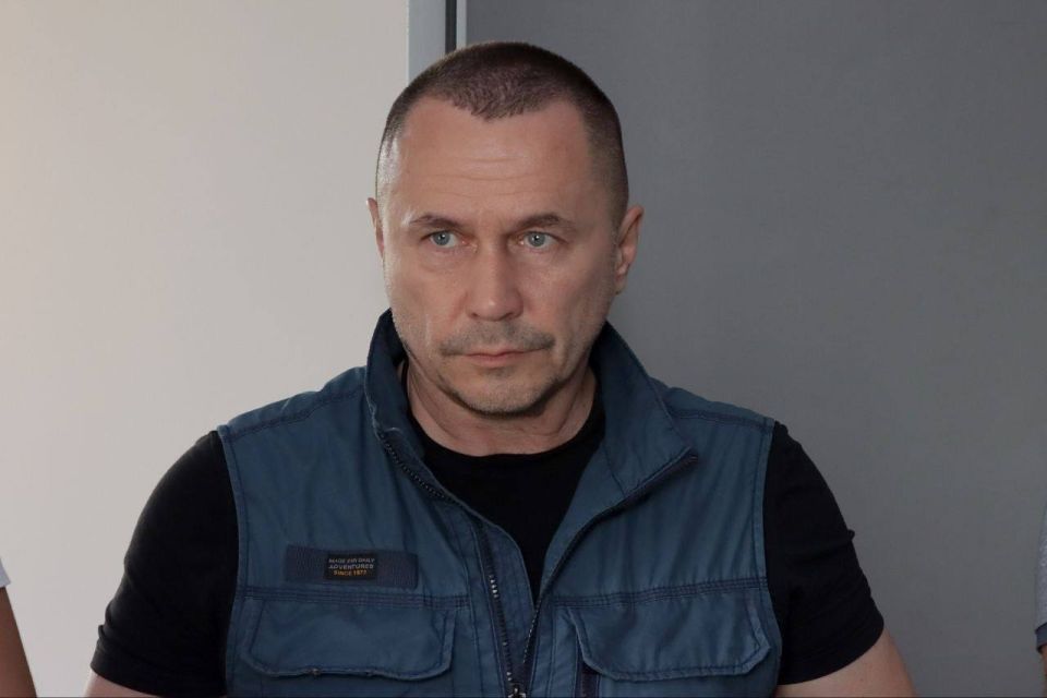 Дмитрий Бердников: Сегодня в День России поздравил трудовой коллектив «Воды Донбасса» с праздником, тех, кто встречает его на трудовом посту, обеспечивая непрерывную работу предприятия Дмитрий Бердников: Сегодня в День России поздравил трудовой коллектив «Воды Донбасса» с праздником, тех, кто встречает его на трудовом посту, обеспечивая непрерывную работу предприятия