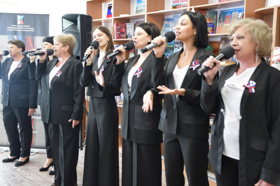 В День России, мы чествуем нашу Родину – страну с уникальной историей и богатейшим культурным, духовным наследием В День России, мы чествуем нашу Родину – страну с уникальной историей и богатейшим культурным, духовным наследием