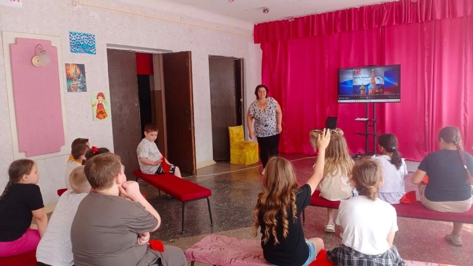 Александр Качанов: В учреждениях культуры Докучаевска отметили День России Александр Качанов: В учреждениях культуры Докучаевска отметили День России