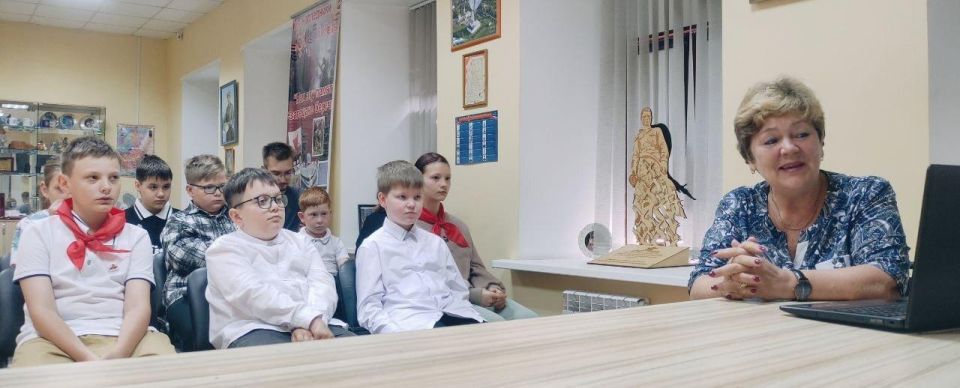 Борис Трима: Смоленские и мангушские молодежные организации провели патриотическую онлайн-встречу Борис Трима: Смоленские и мангушские молодежные организации провели патриотическую онлайн-встречу