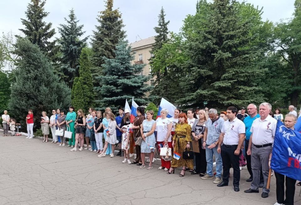 Сергей Литвинов: В Ждановке прошла тематическая программа ко Дню России «Гордость моя, Россия!» Сергей Литвинов: В Ждановке прошла тематическая программа ко Дню России «Гордость моя, Россия!»