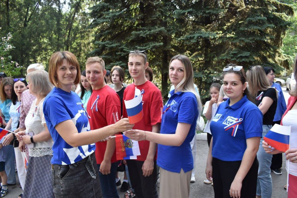 В Кировском прошла Акция «Российский триколор» В Кировском прошла Акция «Российский триколор»