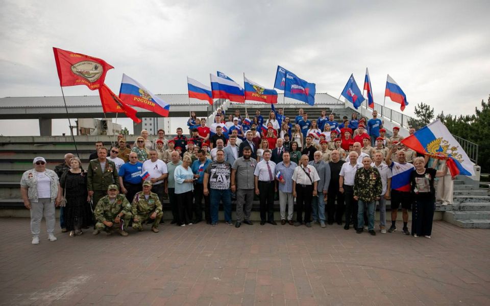 В Мариуполе состоялось торжественное поднятие флага России В Мариуполе состоялось торжественное поднятие флага России