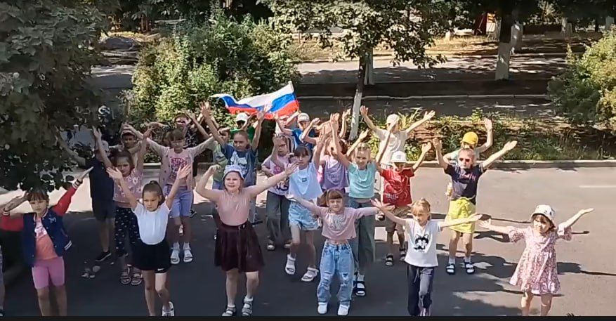День России — это один из самых важных государственных праздников в стране, отмечаемый ежегодно 12 июня День России — это один из самых важных государственных праздников в стране, отмечаемый ежегодно 12 июня