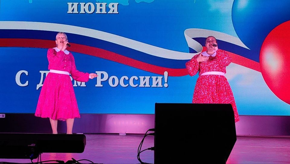 Наталья Великодная: В День России в Тельмановском РДК состоялся праздничный концерт, посвященный нашей великой и могучей, любимой и родной державе Наталья Великодная: В День России в Тельмановском РДК состоялся праздничный концерт, посвященный нашей великой и могучей, любимой и родной державе